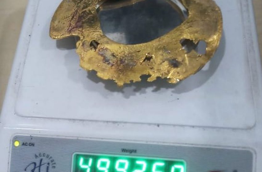  Gold worth ₹25.45 lakh seized