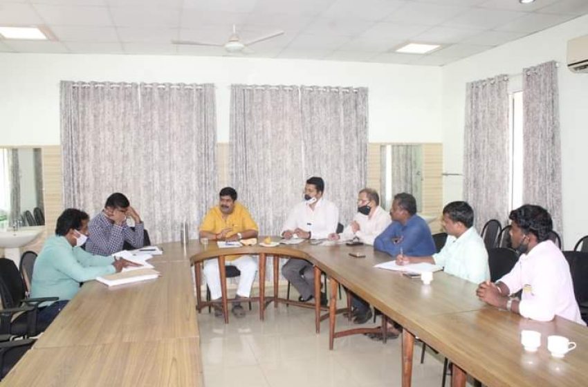  Vedavyas Kamath holds meeting with MCC and bank officials