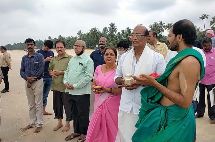  Udupi activist takes steps to highlight PM’s project on a beach