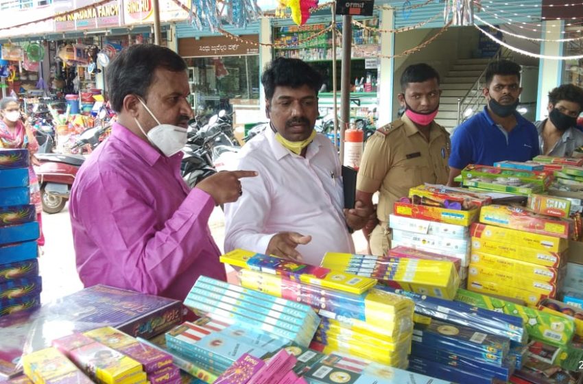  Officials inspect stalls selling crackers in Mangaluru