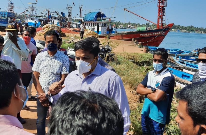  Fishing Boat sinks off Mangaluru: Four fishermen still missing