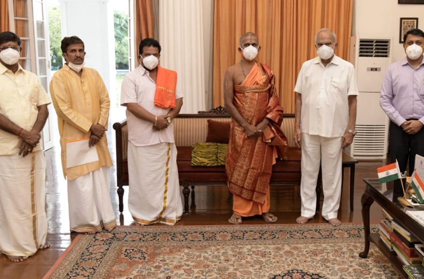  Pejawar Swamiji meets Tamil Nadu Governor
