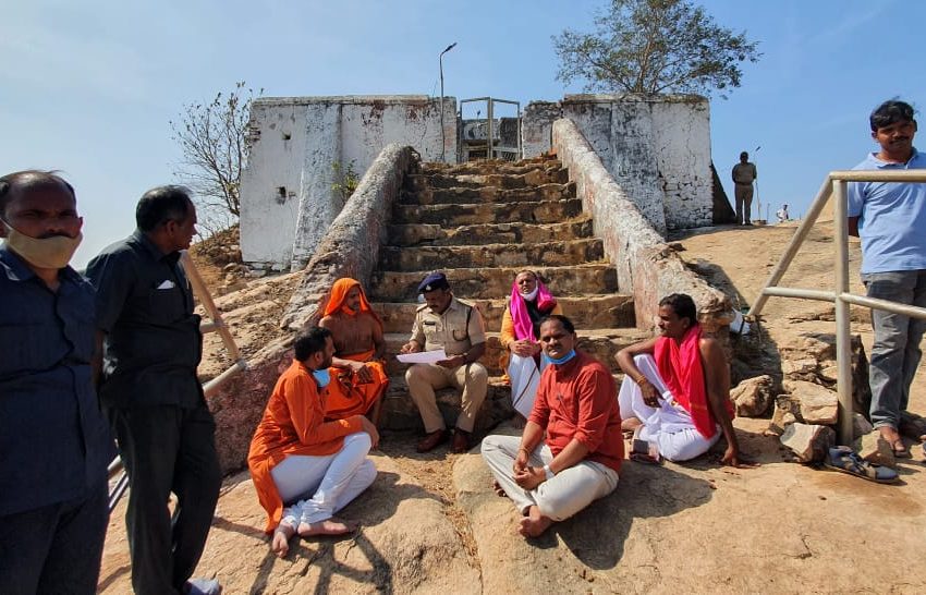  Take stern action against temple attackers: Pejawar Swamiji