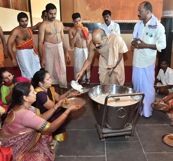  Anna Prasadam resumes at Udupi Sri Krishna Matha