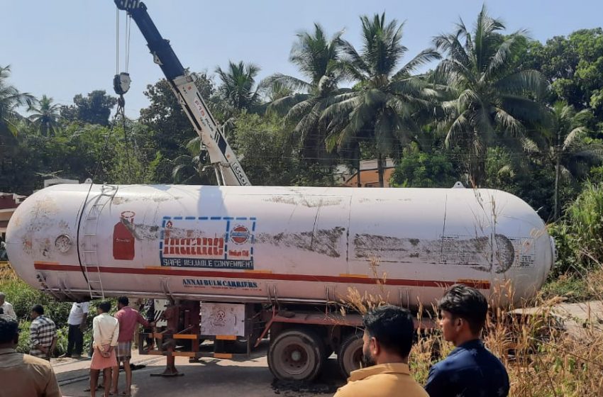  Mosque loudspeaker comes in handy in Soorikumeru tanker accident