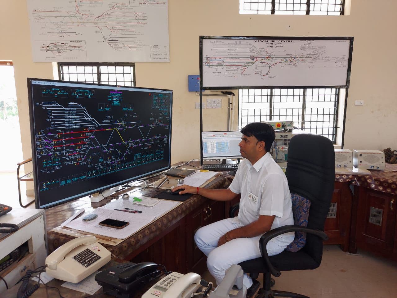 ELECTRONICALLY INTERLOCKEDSIGNALS NOW ENSURESAFE TRAIN MOVEMENTS AT NETRAVATHI CABIN AND MANGALURU CENTRAL
