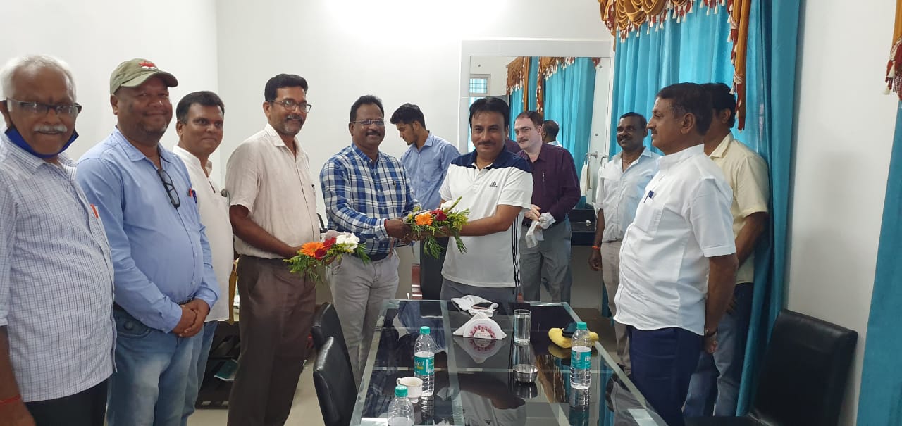 Contractors meet Chief Engineer in Karwar