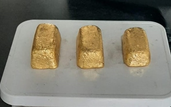  Gold worth ₹1.10 crore concealed in inner wear and sanitary pad seized