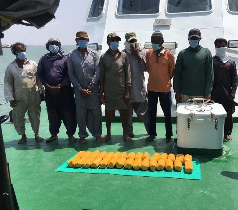 Coast Guard, Gujarat Anti Terrorist Squad apprehend Pak boat with 30 kg heroin 
