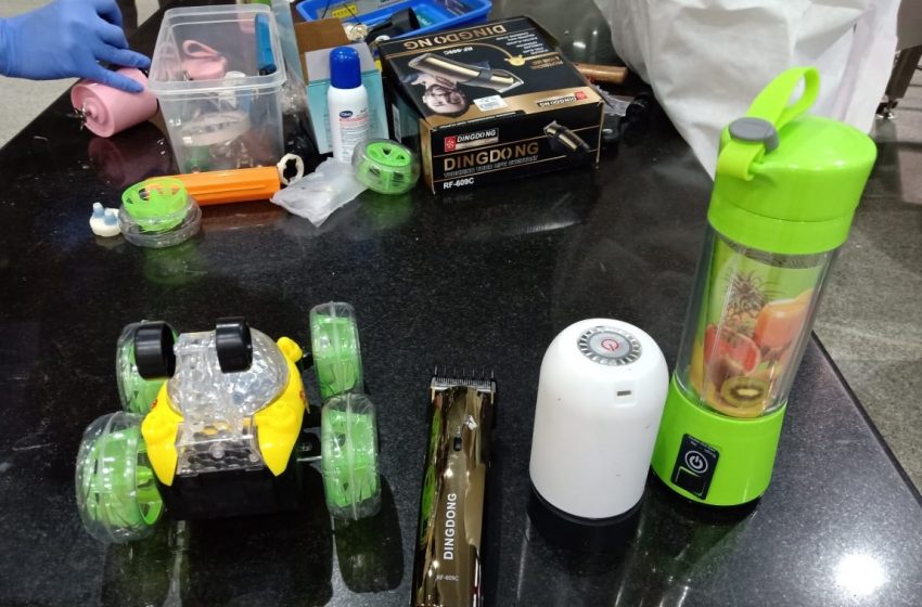  Gold hidden in toys and trimmer seized at Airport