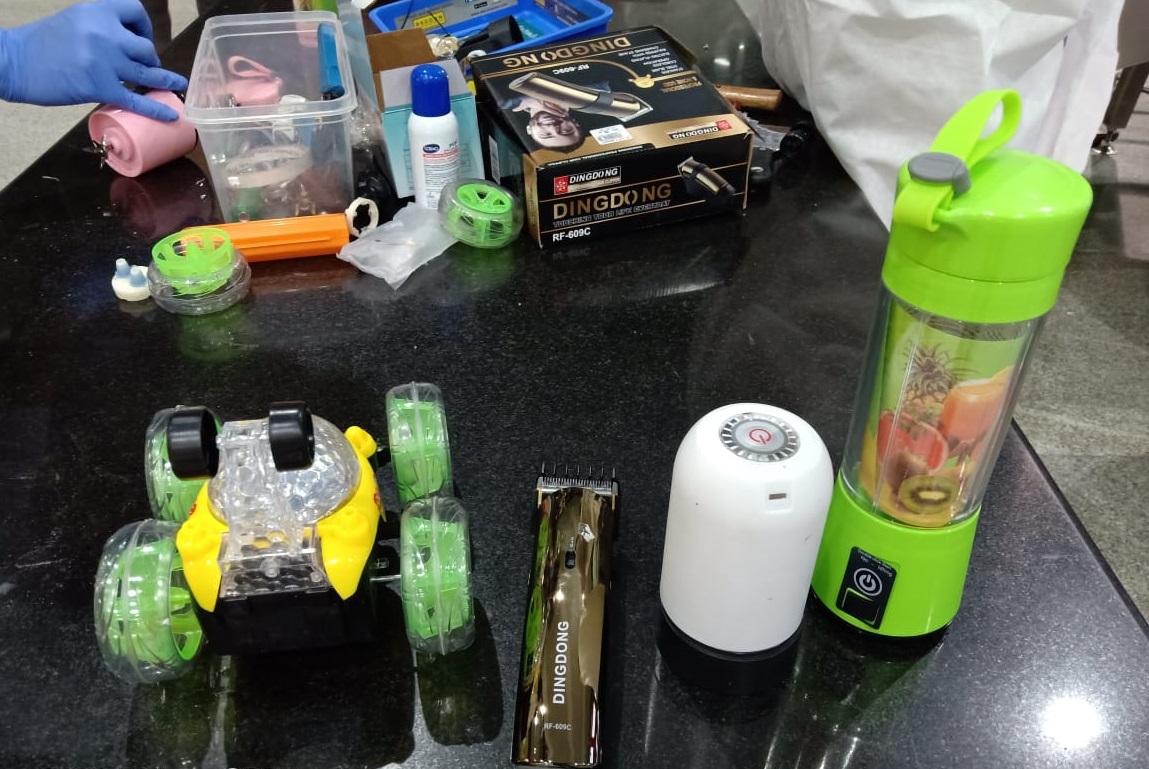 Gold hidden in toys and trimmer seized at Airport