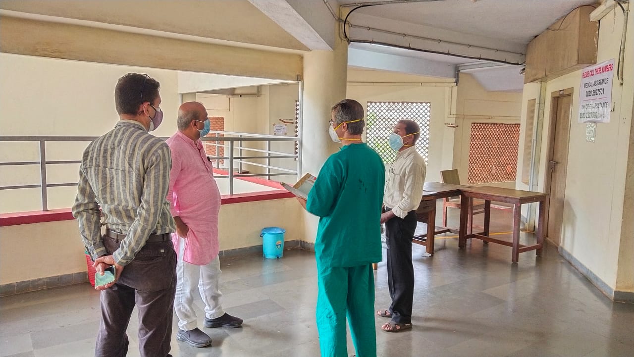 Raghupathi Bhat visits Covid Care Center at MIT Campus- Manipal