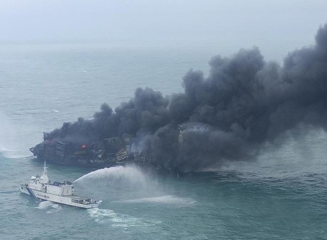  Indian Coast Guard efforts in full swing to douse the fire onboard MV X-Press Pearl