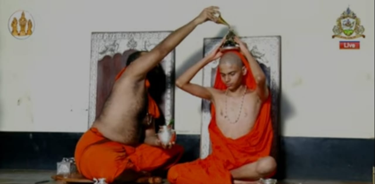 Sri Vedavardhana Tirtha takes charge as Peetadhipathi of Sri Shirooru Matha