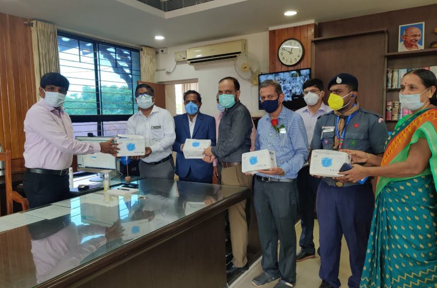  Kasturba Hospital provides masks to SSLC students