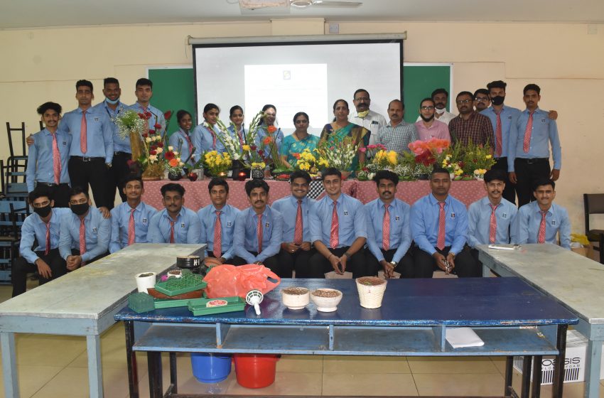  Srinivas University: Workshop on flower arrangement held