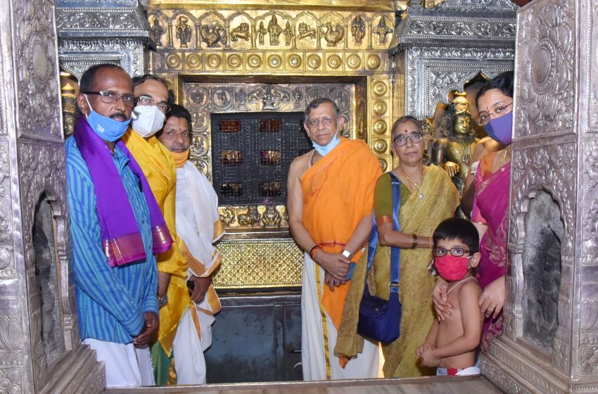  RBI director S Gurumurthy visits Udupi Sri Krishna Matha
