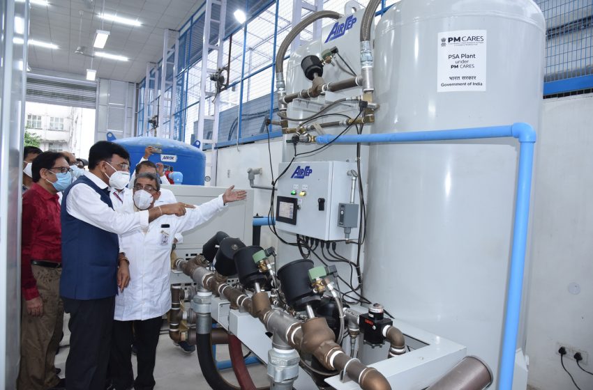  Health Minister inaugurates Oxygen Plant