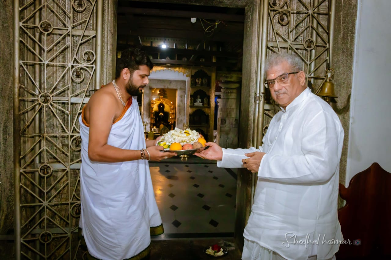Dharmasthala Dharmadhikari Dr. D Veerendra Heggade offered prayers at Bhagvan Sri Dharmanatha Swami Basadi at Naravi