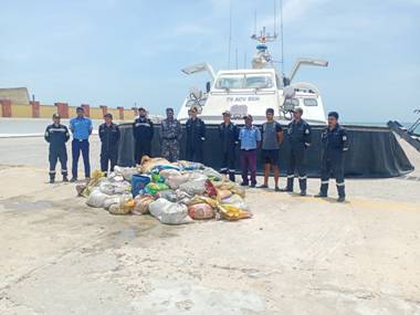  Coast Guard Seizes 2000 KG Sea Cucumber