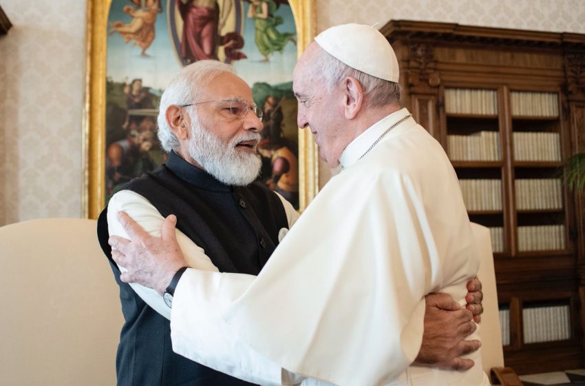  Modi meets Pope Francis