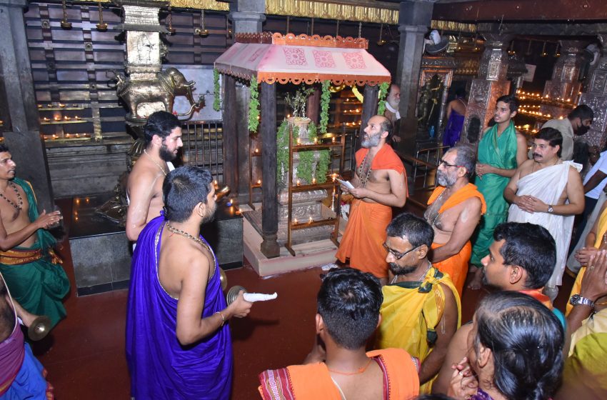  Tulasi Pooja- Sankeerthane commences at Udupi Sri Krishna Matha