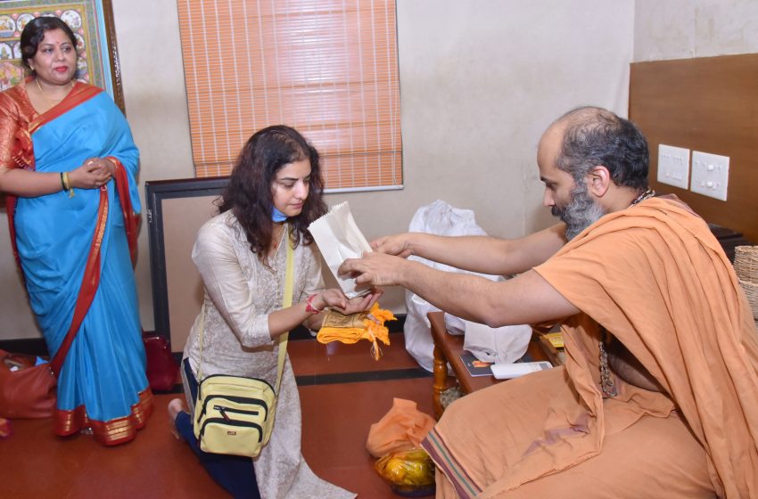  Actress Prema offers prayers at Udupi Sri Krishna Matha