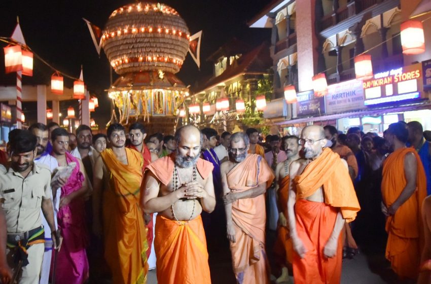  Lakshadeepotsava commences at Udupi Sri Krishna Matha
