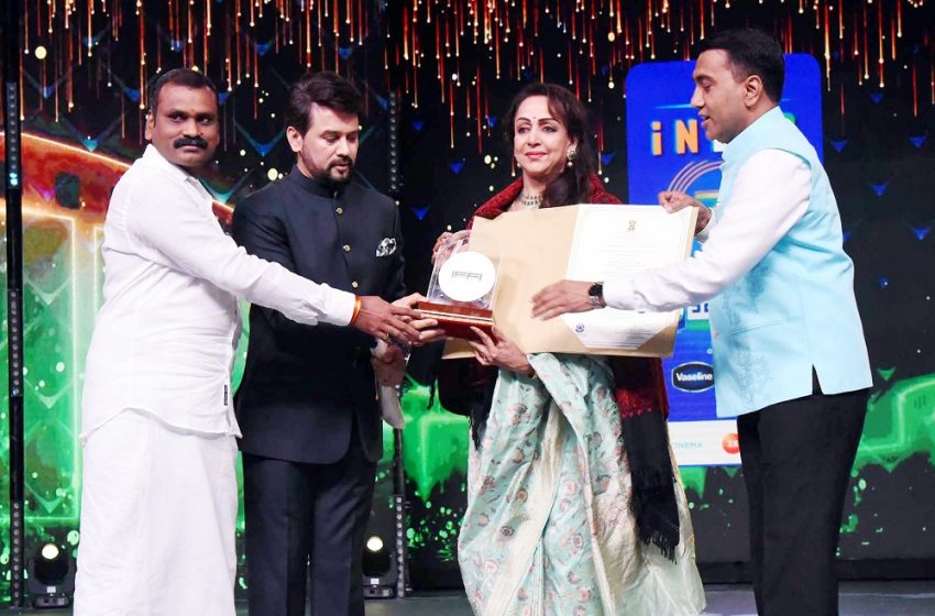  Dream Girl Hema Malini conferred Indian Film Personality of the Year Award at 52nd IFFI