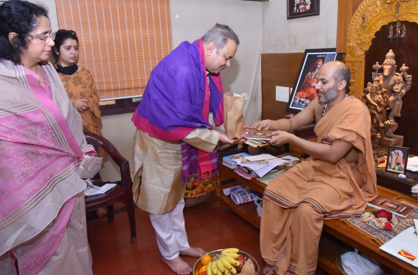  Chief Justice of Karnataka Ritu Raj Awasthi visits Udupi Sri Krishna Matha