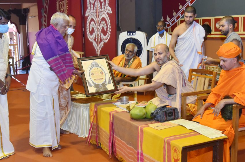  Vishwarpanam: Vishnuraja Puranik felicitated