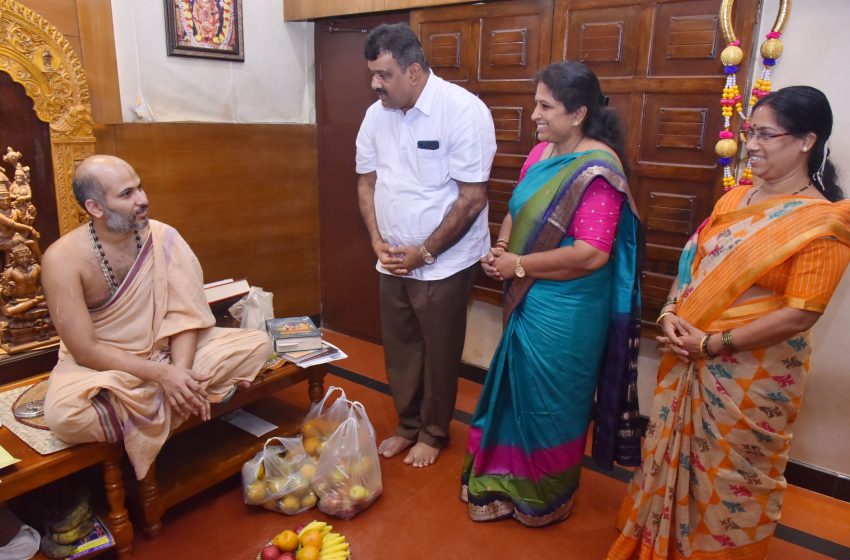  Andaru Deviprasad Shetty visits Udupi Sri Krishna Matha