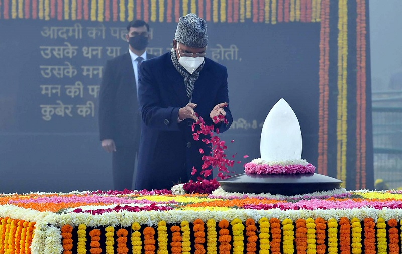  Paying tributes to Vajpayee