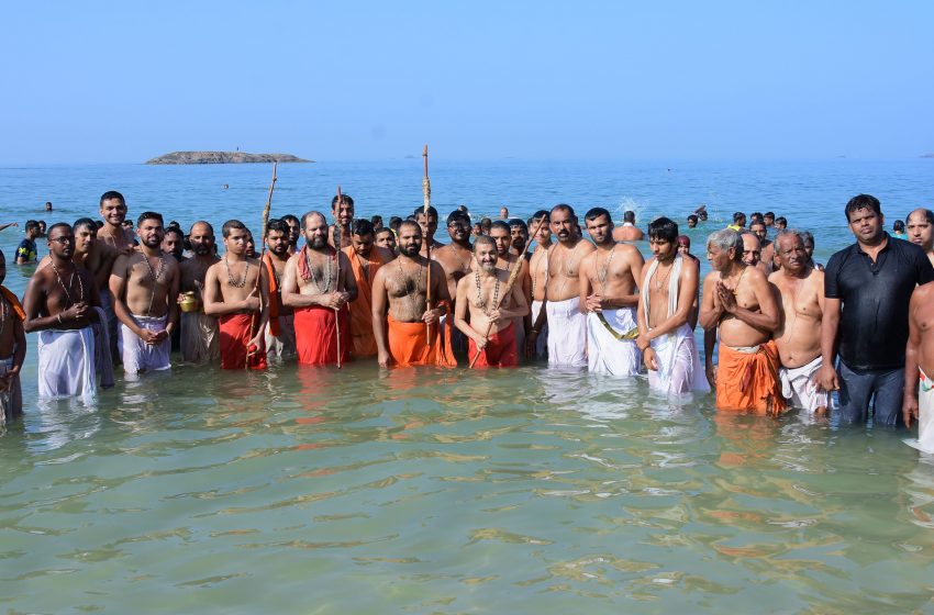 Yellamavasye: Udupi seers take holy dip at Mattu