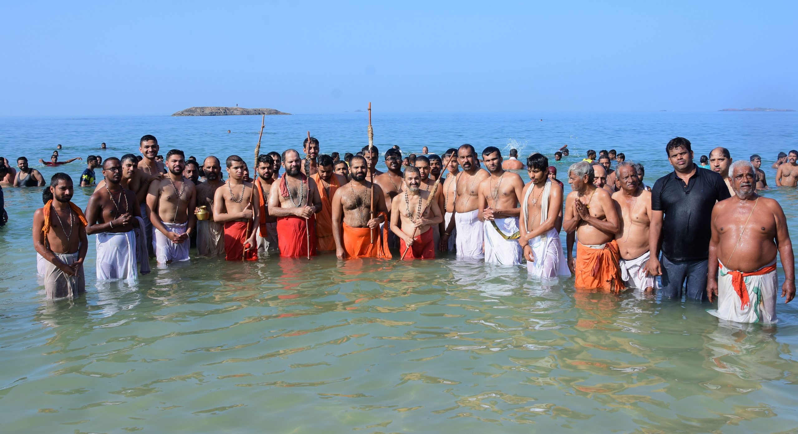 Yellamavasye: Udupi seers take holy dip at Mattu