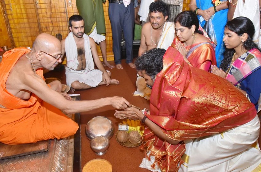  S Muniswamy visits Udupi Sri Krishna Matha