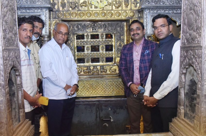  Minister Halappa Achar visits Udupi Sri Krishna Matha