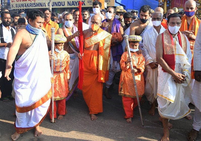  Udupi: Pura Pravesha of Krishnapura Swamiji held