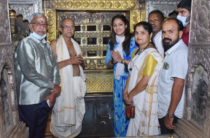  Hariprriya visits Udupi Sri Krishna Matha