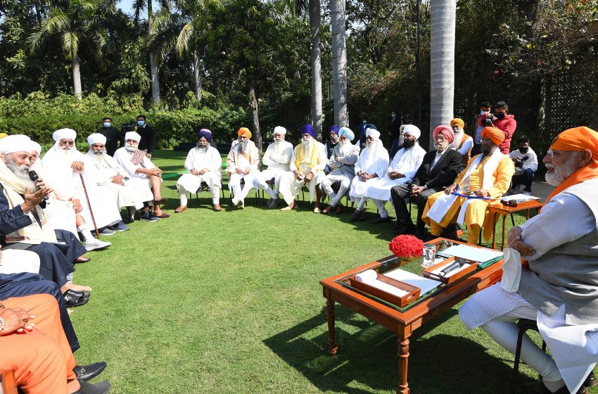  PM meets prominent Sikhs from across the country