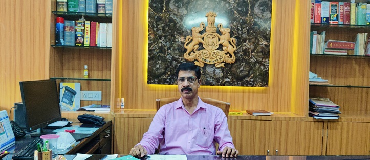  Raju Mogaveera takes charge as ADC of Uttara Kannada