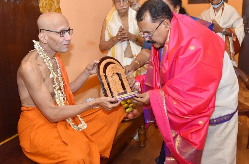  Goa Governor visits Udupi Sri Krishna Matha