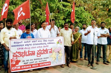 Mangaluru: CPIM stages protest against price hike