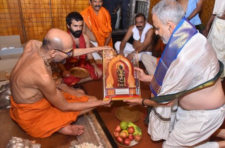 Speaker Kageri visits Udupi Sri Krishna Matha