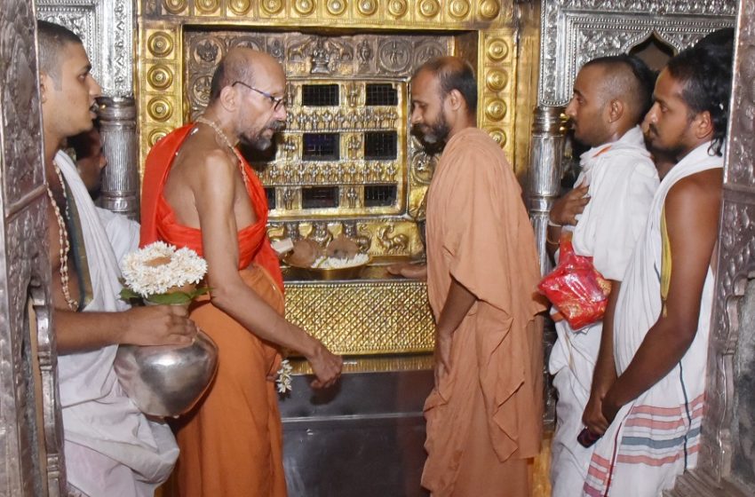  Sri Satyatma Tirtha Sripadaru visits Udupi Sri Krishna Matha