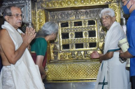 Nirmala Sitharaman visits Udupi Sri Krishna Matha