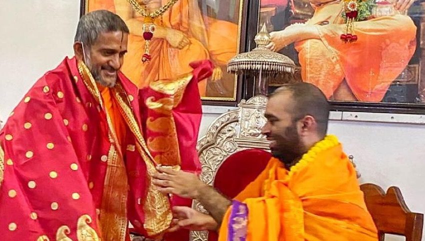  Haridwar: Pejawar Swamiji visits Sri Kashi Matha