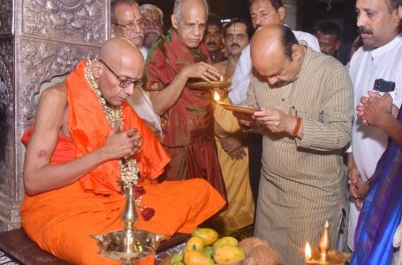Chief Minister visits Udupi Sri Krishna Matha