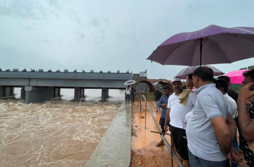  MLA Khader visits flood affected areas