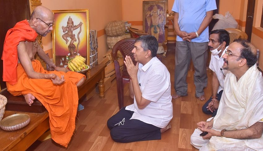  K. N. Radhakrishnan visits Udupi Sri Krishna Matha